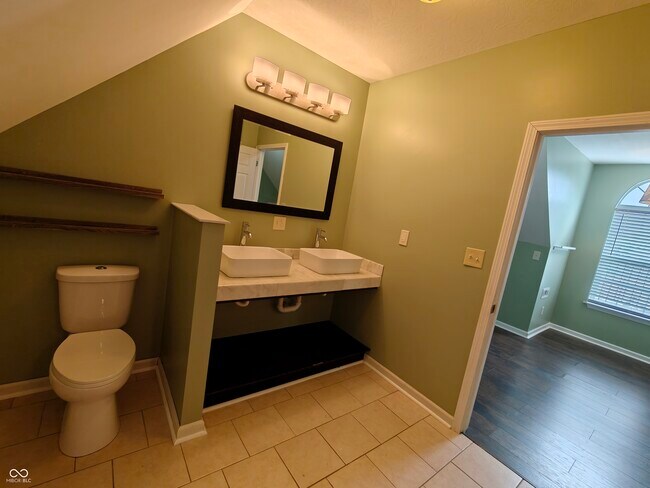 Building Photo - 802 Fern Dr