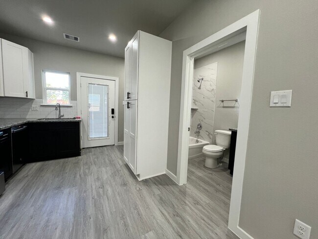 Building Photo - Brand new 3-bedroom, 3-bathroom townhome, ...