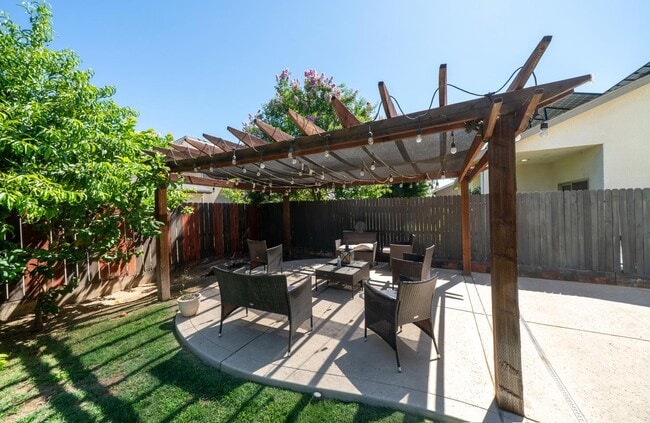 Building Photo - 6712 Lucas Dr