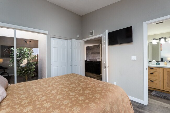 Building Photo - 2041 N 87th Way