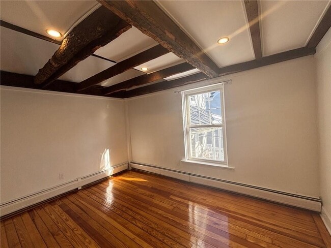 Building Photo - 712 Hope St