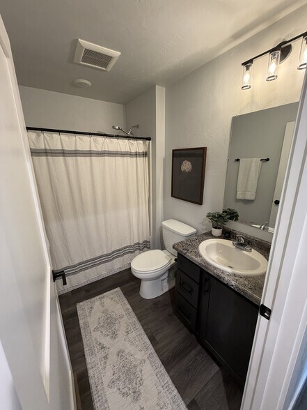 Building Photo - 702 Hartzheim Dr