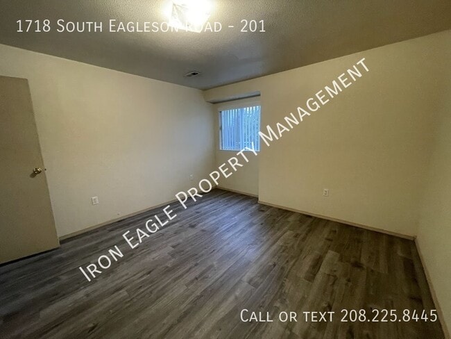 Building Photo - 1718 S Eagleson Rd