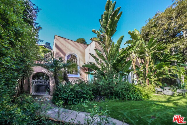 Building Photo - 1367 N Beverly Dr