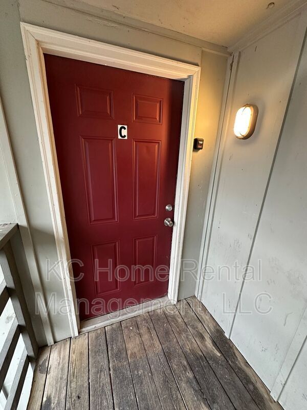 Building Photo - 812 Saddlewood St