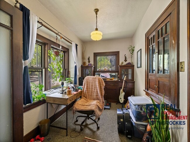 Building Photo - Charming 2 Bed 1 Bath House in Old Town!