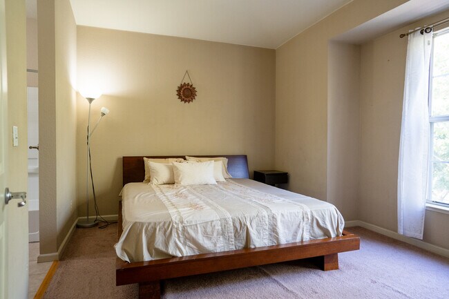 Building Photo - 1327 Auzerais Ave