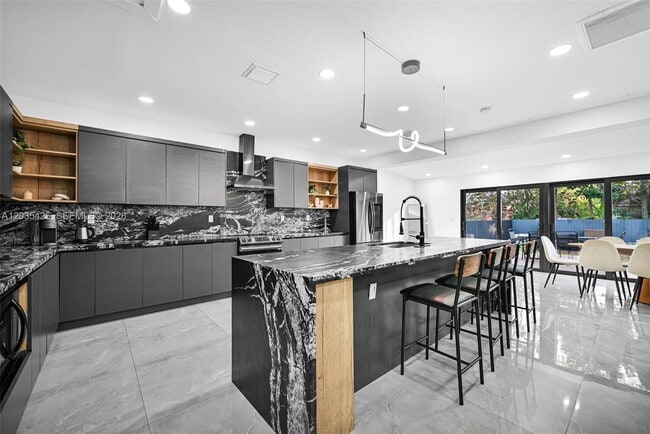 Building Photo - 112 NW 53rd St