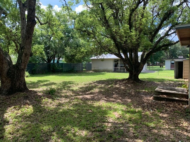 Building Photo - House with big yard close to airport