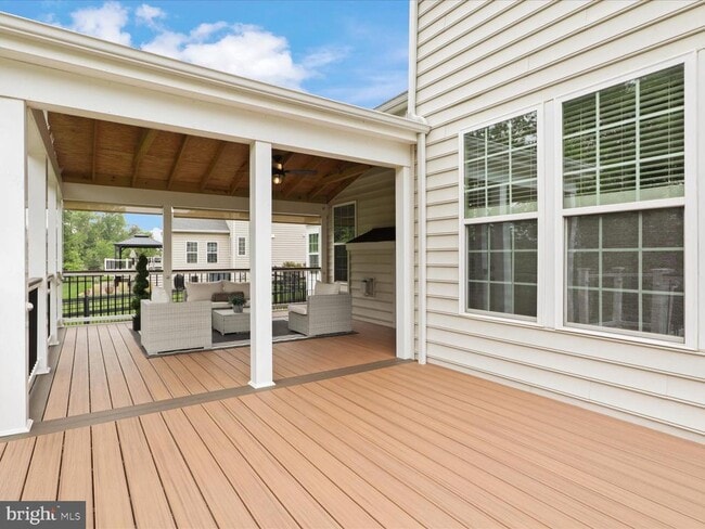 Building Photo - 41595 Revival Dr