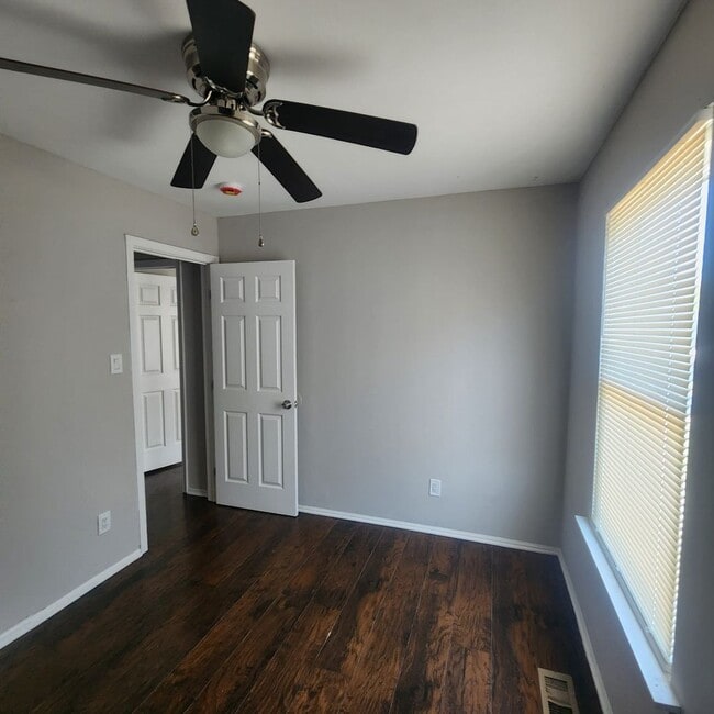 Building Photo - Spacious 3 bedroom house in Lehigh Manor