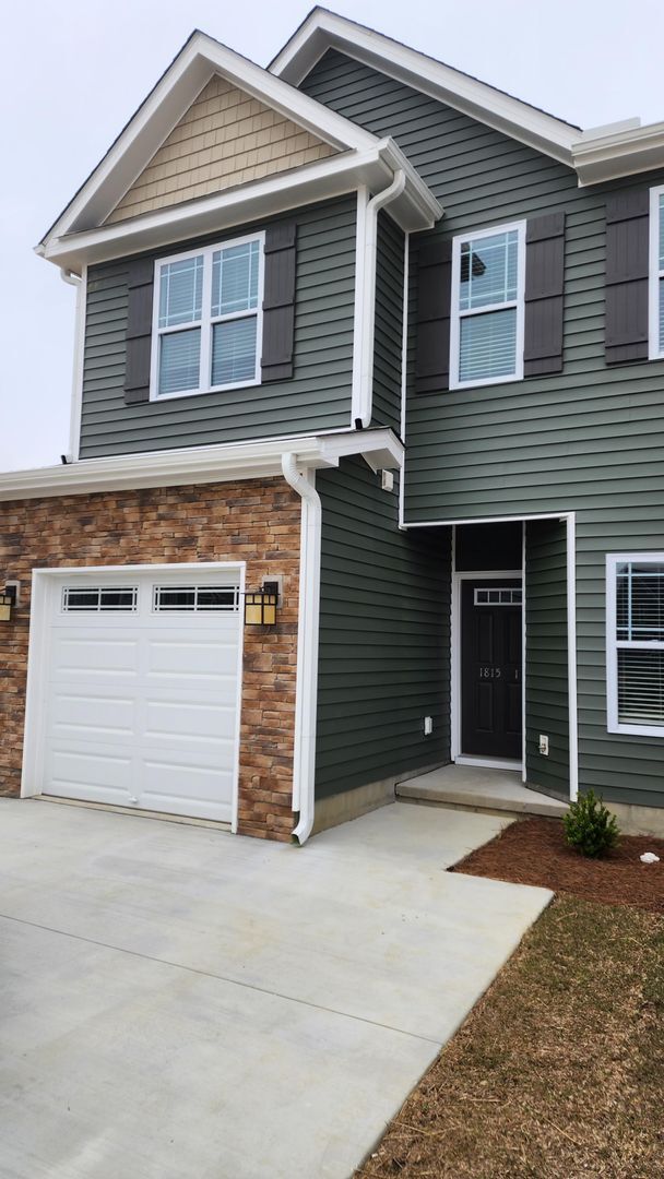 Building Photo - 1815 Fox Den Way