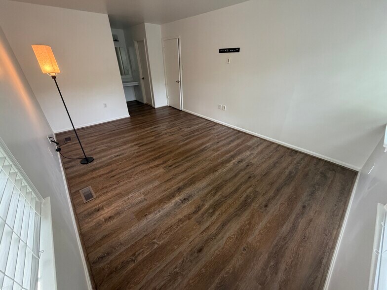 Building Photo - 6048 Ridge Ford Dr