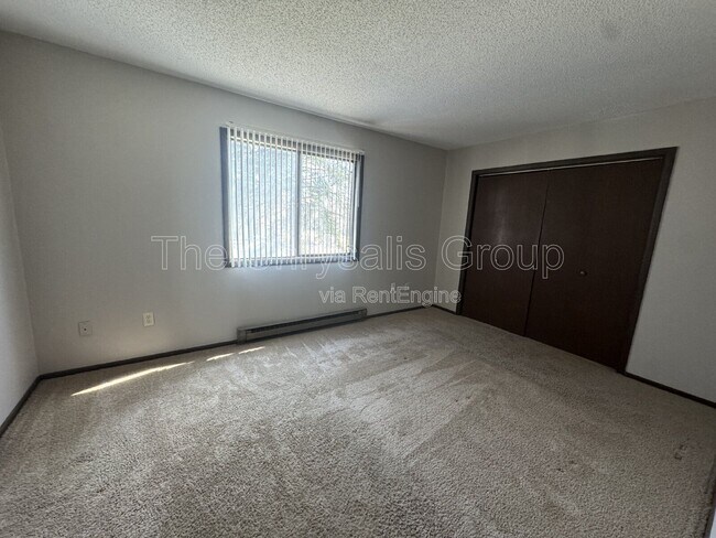 Building Photo - 2406 Marquette Rd