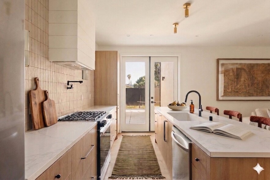 Building Photo - 17852 Saticoy St