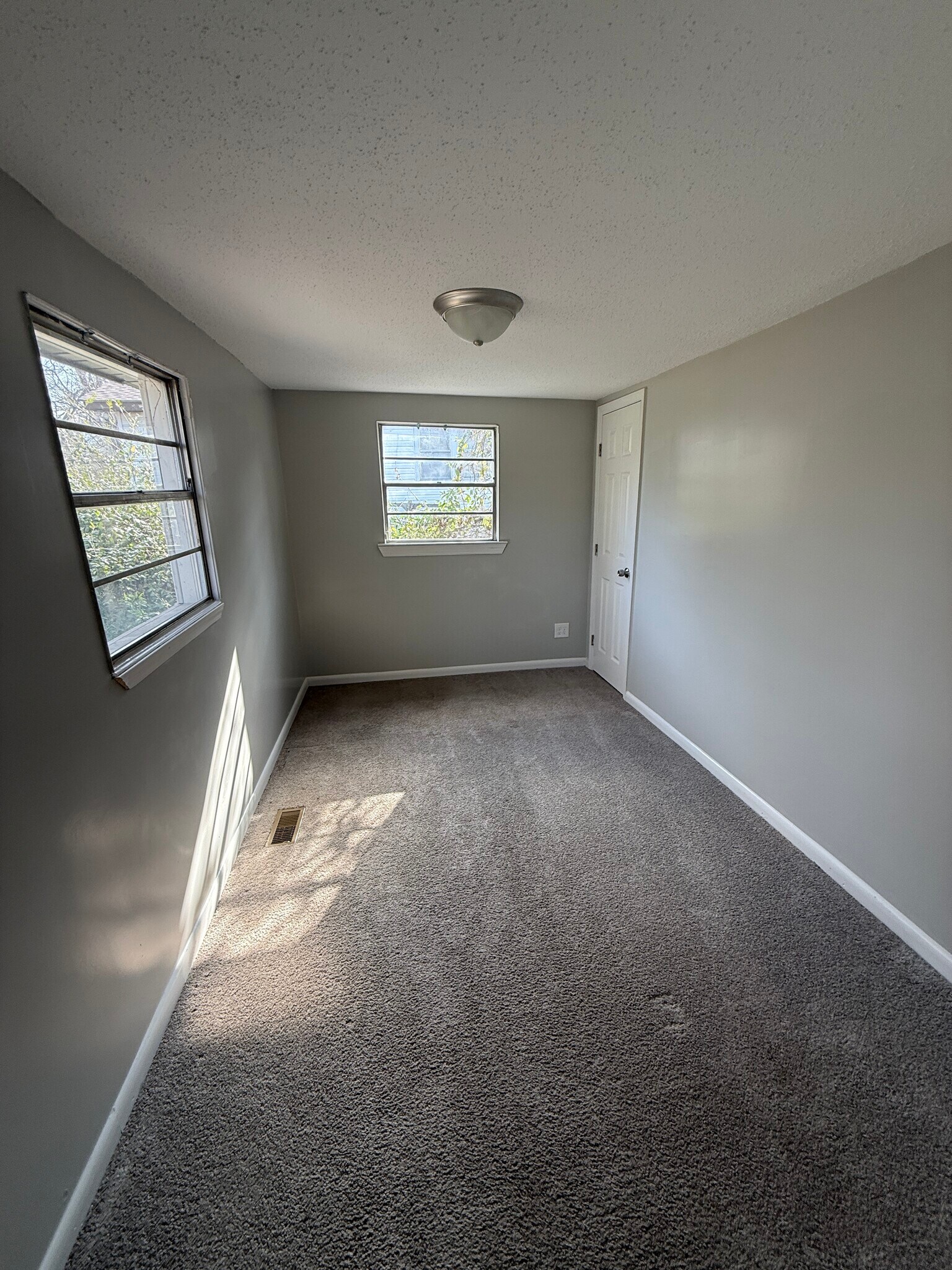 Building Photo - 605 80th St S