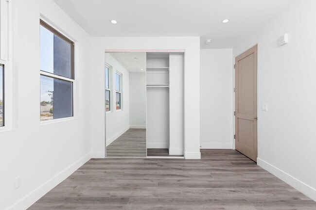 Building Photo - 4440 W 153rd St