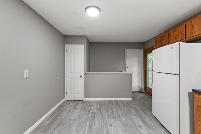 Building Photo - 834 Font Ln