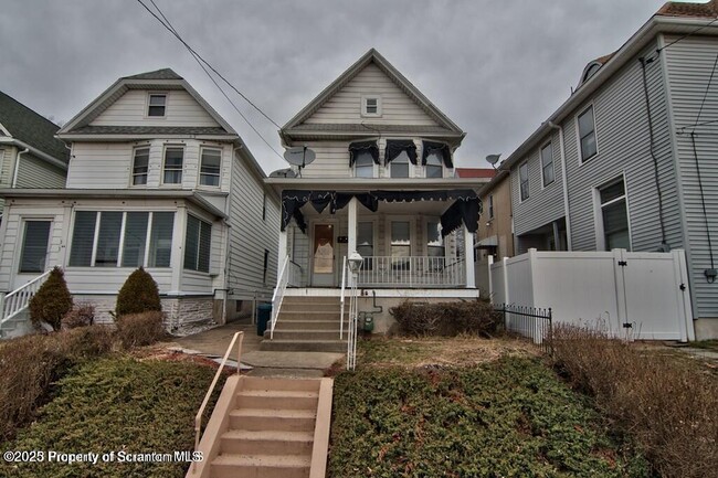 Building Photo - 1521 Pine St