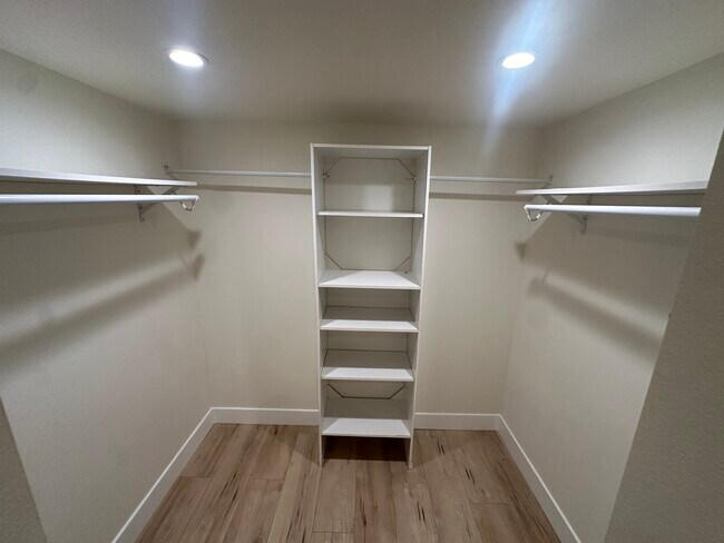 Building Photo - 19429 Lull St