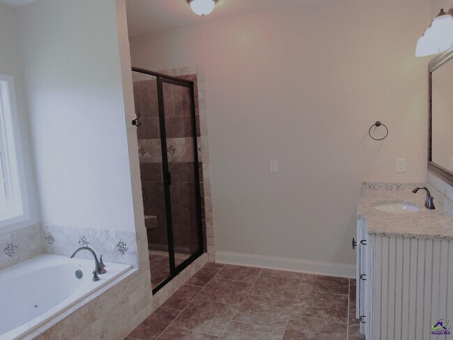 Building Photo - 110 Sandringham Ct