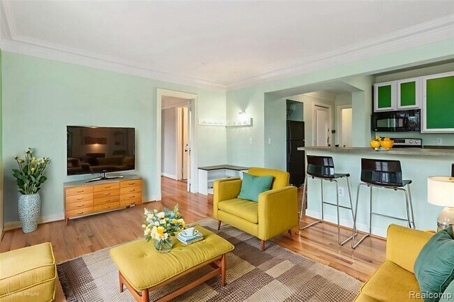 Building Photo - 15 E Kirby St