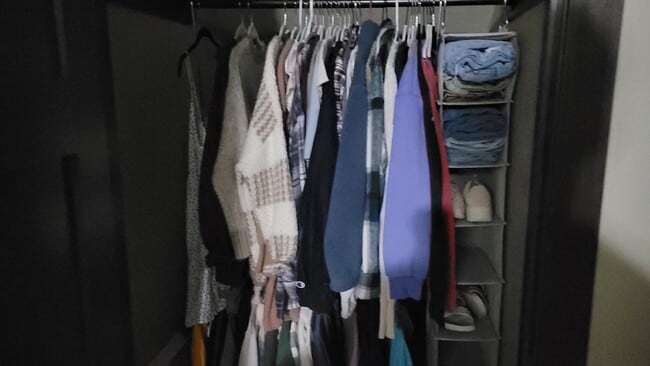 Building Photo - 5 Bed 3 Bath close to UWEC, bike trails, Carson Park, and The Sonnentag!