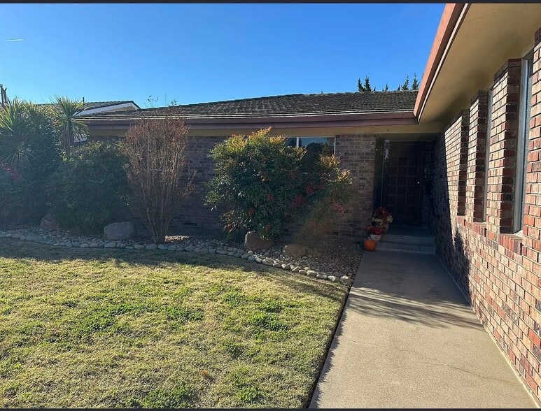 Building Photo - 315 Rainier Dr