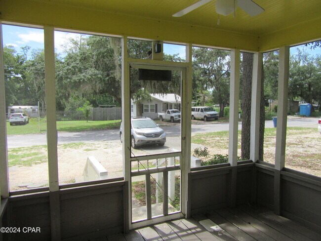 Building Photo - 1708 Louise Ave