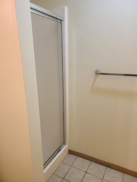 Building Photo - 541 Westwinds Dr