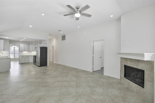 Building Photo - 27077 Crown Chase Dr
