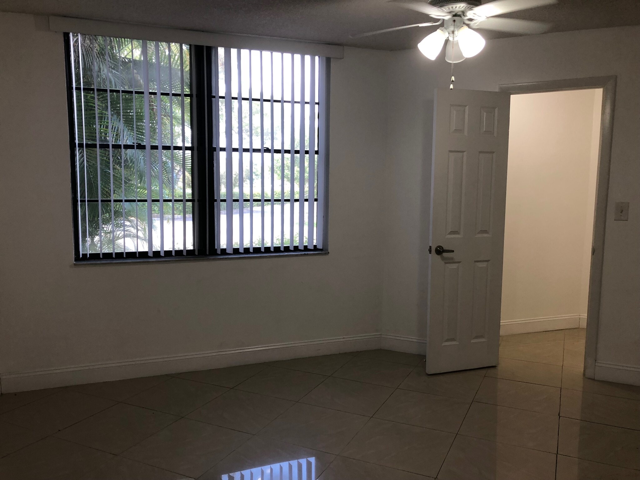 Building Photo - 210 Lake Pointe Dr