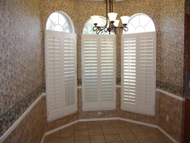 Building Photo - Spacious Home Located Within The Vicinity Of Nearby Park, Restaurants, Shopping Mall & S. Loop 289!