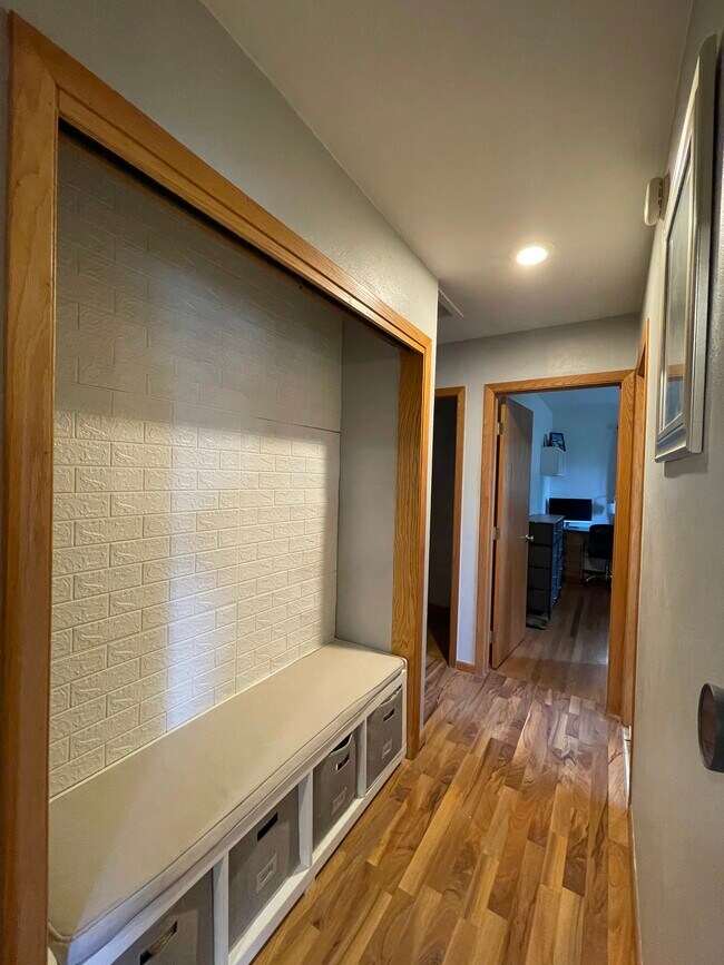 Building Photo - 2018 Greenbriar Cir