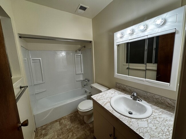 Building Photo - 3 Bedroom 2 Bath Home Located in Arcata!