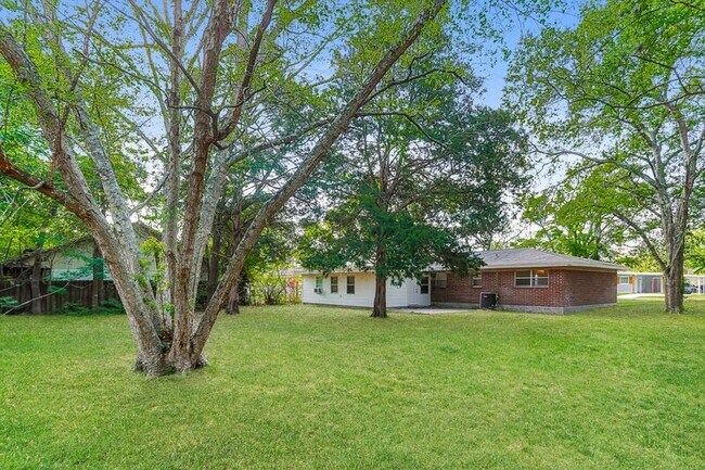 Building Photo - 9307 Ida St