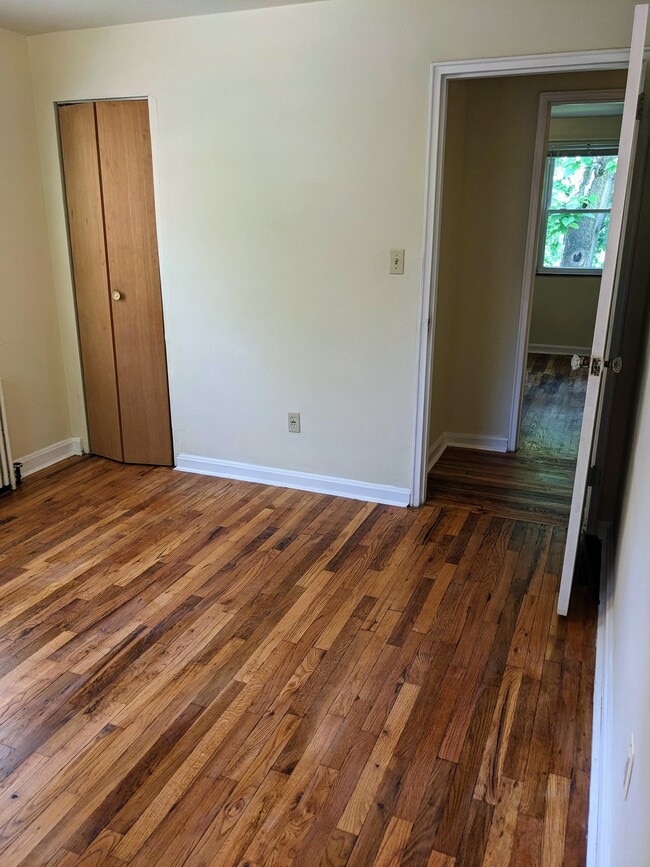 Building Photo - 5932 Belmont Ave