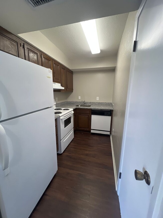 Building Photo - 1 Bedroom 1 Bathroom Apartment