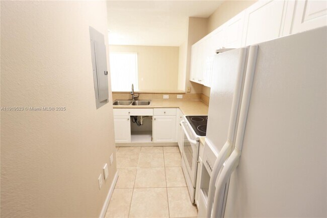 Building Photo - 230 SE 29th Ave