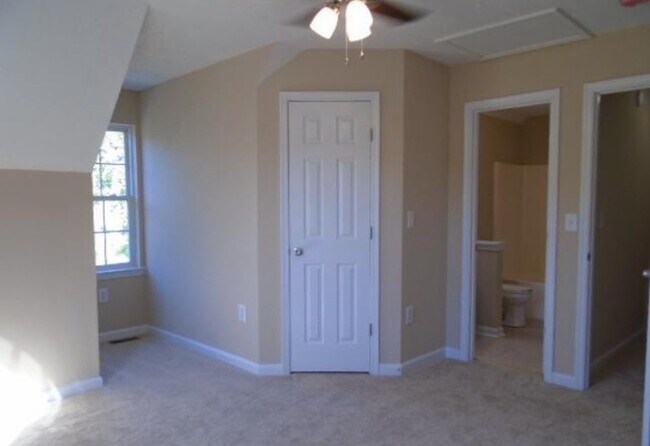 Building Photo - 5601 Skate Ct