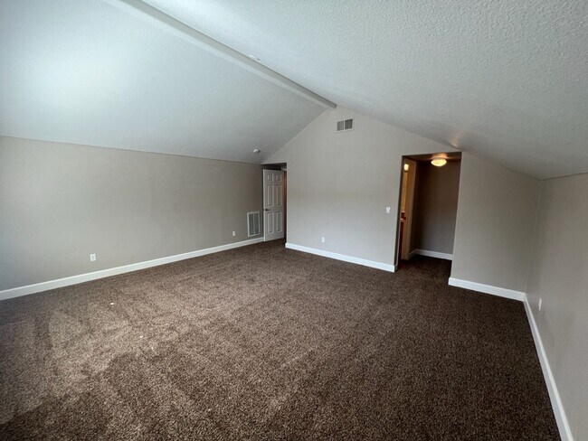 Building Photo - 4 bedroom home with 3 car garage in Patterson!