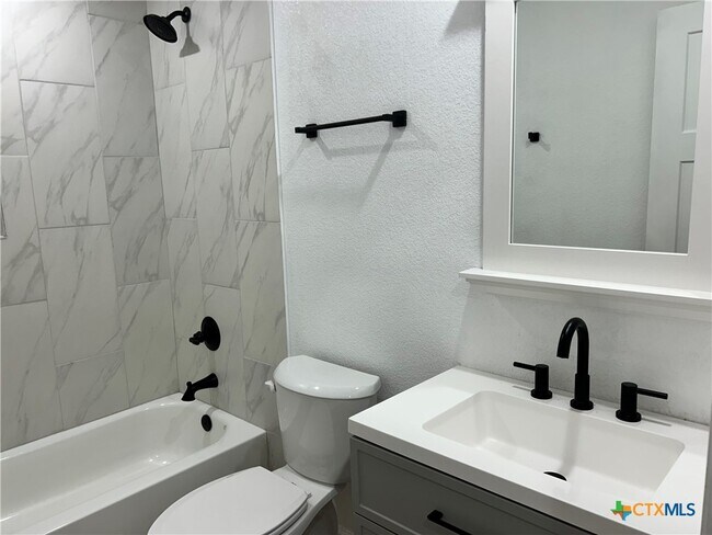 Building Photo - 612 S 26th St