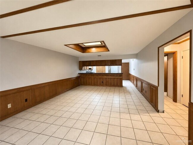 Building Photo - 15 E La Vista Ave
