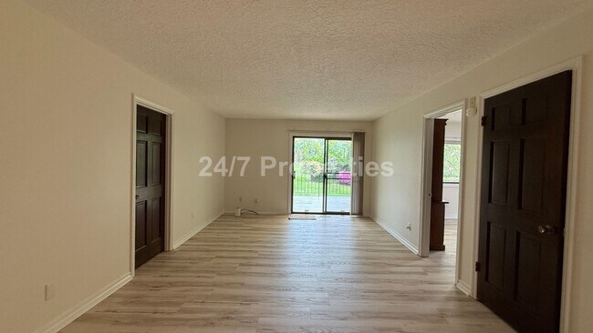 Building Photo - Sprawling 5 BD | 3 BA with Basement - Gresham