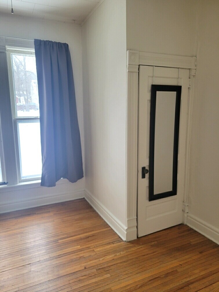 Building Photo - 609 S Broad St