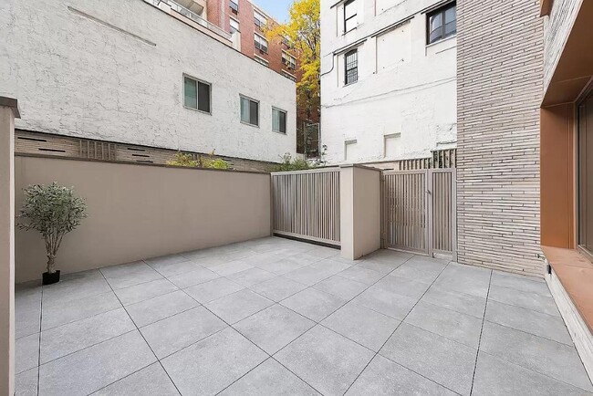 Building Photo - 208 Delancey St