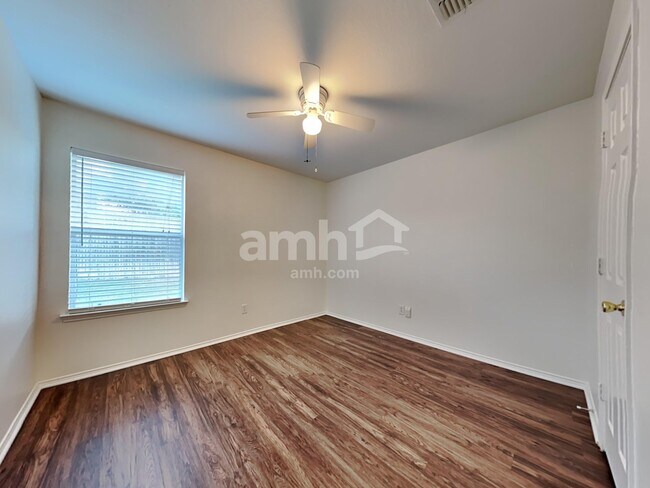 Building Photo - 1305 Hennessey Ct