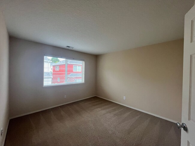 Building Photo - Freshly Painted!  Gorgeous Orenco Gardens ...