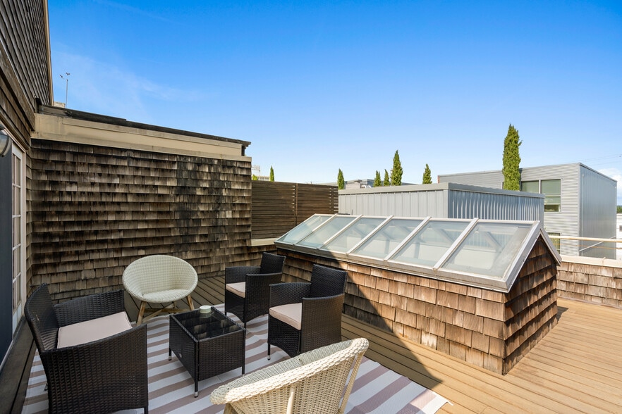 Building Photo - 2537 NW Upshur St