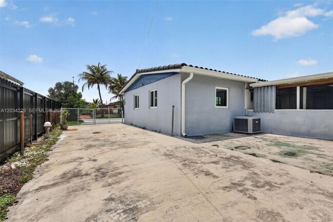 Building Photo - 17001 NW 53rd Ct